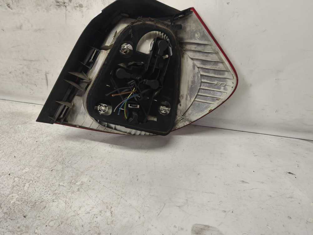 FEU ARRIERE GAUCHE BMW SERIE 1 - Vue 2